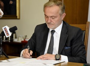 Podpisanie umowy na dostawę 55 nowych autobusów marki MAN - Wojciech Szczurek, prezydent Gdyni, fot. Kamil Złoch