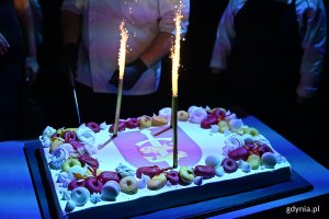 Jubileuszowy tort z herbem Gdyni