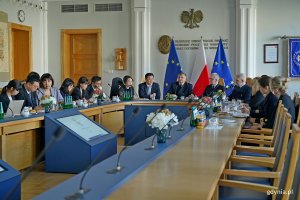 Goście z Tajwanu, przedstawiciele miasta oraz władze uczelni podczas spotkania na Uniwersytecie Morskim