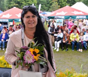 Laureaci konkursu "Gdynia w Kwiatach" odebrali z rąk przewodniczącej Rady Miasta Joanny Zielińskiej nagrody i wyróżnienia // fot. Przemysła Świderski