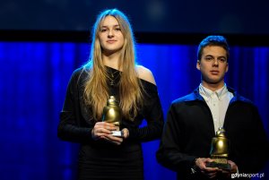 XXVII Gala Gdyńskiego Sportu w Teatrze Muzycznym w Gdyni. Odbierający nagrody dla nadziei gdyńskiego sportu (fot. Gdyńskie Centrum Sportu)