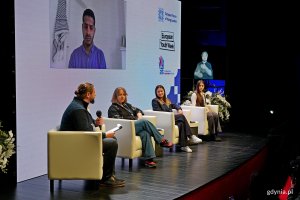 Uczestnicy panelu dyskusyjnego podczas Europejskiego Forum Młodych Lider&oacute;w
