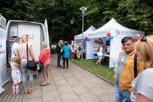 Plenerowe studia Polskiego Radia nadają z Gdyni przed „Lato z Radiem Festiwal”, fot. Dawid Linkowski