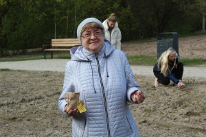 Sianie łąki kwietnej na witomińskiej polanie // fot. materiały prasowe LIS