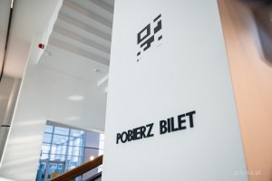 Sala Obsługi Mieszkańc&oacute;w w Urzędzie Miasta Gdyni po remoncie (fot. Kamil Złoch)