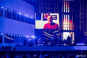 Pojawiły się r&oacute;wnież gdyńskie akcenty. Wyświetlono m.in. materiały filmowe prezentujące osoby związane z naszym miastem. Na zdjęciu: Julian Skelnik, konsul honorowy Kr&oacute;lestwa Danii (fot. Karol Stańczak)