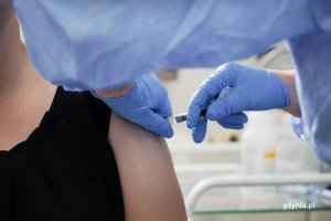 W ZSP nr 3 zaszczepiła się m.in. prezydent Gdyni Aleksandra Kosiorek