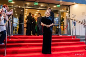 Joanna Kulig na czerwonym dywanie przed Teatrem Muzycznym w Gdyni przed galą otwarcia 51. Festiwalu Polskich Film&oacute;w Fabularnych
