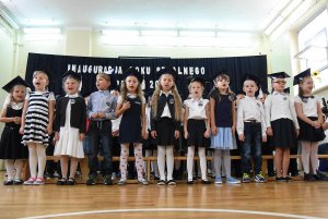 Rozpoczęcie roku szkolnego 2017/2018 w SP nr 10 w Gdyni Chyloni // fot. M. Puszczewicz