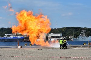 Ćwiczenia ratowniczo-gaśnicze w Porcie Gdynia / fot. Dorota Nelke