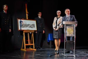 W gali 100-lecia Marynarki Wojennej uczestniczyli: prezydent  Gdyni Wojciech Szczurek oraz przewodnicząca Rady Miasta Joanna Zielińska // fot. st. chor. szt. mar. Piotr Leoniak  