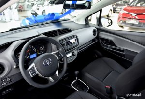 Hybrydowa Toyota Yaris, główna nagroda w loterii "Rozlicz PIT w Gdyni", fot. Kamil Złoch