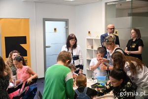 Na zdj. m.in. wiceprezydent Bartłomiej Austen i Ana Matusevic z „Vchasno”