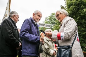 Niedzielne uroczystości z okazji Dnia Sybiraka przed pomnikiem „W hołdzie zesłańcom Sybiru” // fot. Karol Stańczak