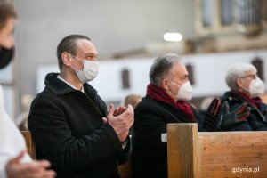 W nabożeństwie udział wzięli m.in. Wojciech Szczurek - prezydent Gdyni, Joanna Zielińska - przewodnicząca Rady Miasta oraz Marcin Wołek - wiceprzewodniczący Rady Miasta // fot. Karol Stańczak