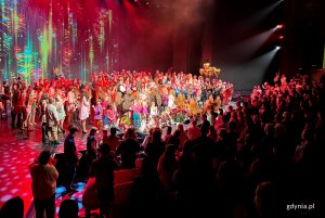 Koncert „Sekrety Zimowego Wiatru” w wykonaniu młodzieży z gdyńskiego MDK'u na scenie Teatru Muzycznego w Gdyni (fot. Katarzyna Balcerzak)