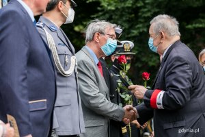 Radny Gdyni Zenon Roda odbiera medal z okazji 90-lecia powstania Związku Sybiraków // fot. Karol Stańczak