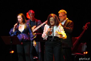 New York Voices i Urszula Dudziak 
