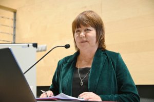 Katarzyna Leszczyńska, przewodnicząca Rady Ławniczej Sądu Rejonowego w Gdyni, podczas obchodów Dnia Ławnika Polskiego i uroczystości z okazji zakończenia kadencji ławników sądowych 2020-2023, która odbyła się w Pomorskim Parku Naukowo-Technologicznym
