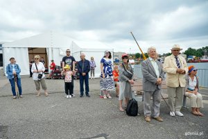 Mieszkańcy i odwiedzający nasze miasto zgromadzeni uroczystości z okazji 162. rocznicy urodzin inż. Tadeusza Wendy