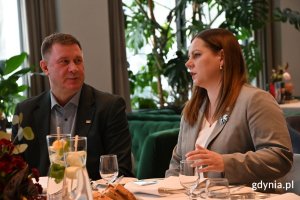 Prezydent Gdyni Aleksandra Kosiorek oraz wsp&oacute;łwłaściciel My Story Hotel Adam Rymarski (fot. Zofia Marczak)