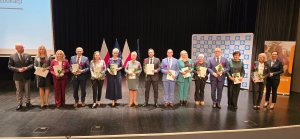 Osoby uhonorowane podczas Wojewódzkiej Uroczystości z okazji Dnia Edukacji Narodowej 2025 (fot. Katarzyna Balcerzak)