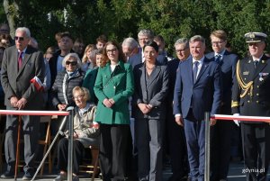 Na zdjęciu m. in.: posłanka Wioleta Tomczak, poseł Paweł Kowalski, radna sejmiku wojew&oacute;dztwa pomorskiego Beata Koniarska, wiceprezydent Gdyni Rafał Geremek, przewodniczący Światowego Związku Żołnierzy Armii Krajowej Krzysztof Jankowski, członek zarządu Światowego Związku Żołnierzy Armii Krajowej Krzysztof Kazubowski (fot. Magdalena Starnawska)