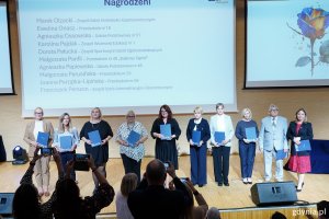 Nagrodzeni i wyróżnieni w towarzystwie wiceprezydentki Oktawii Gorzeńskiej