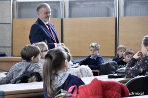 Prezydent Gdyni Wojciech Szczurek spotkał się z uczniami IV klasy Szkoły Podstawowej nr 47 / fot. Paweł Kukla