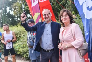 Maraton "Solidarności" przebiegł ulicami Gdyni. Przed startem pod pomnikiem Pamięci Ofiar Grudnia '70 odbyły się uroczystości z udziałem wiceprezydenta Gdyni Michała Gucia, a także przedstawicieli samorządu i parlamentu // fot. Maciej Czarniak