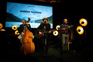 Roy Einar Dreng z Norwegii wraz z zespołem zagrali koncert podczas otwarcia Nordic Talking Festivalu // fot. Maciej Lieder