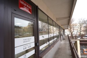 Punkt Obsługi Mieszkańc&oacute;w przy ul. Unruga 39 na Obłużu od zewnątrz