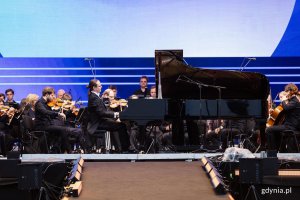 Yehuda Prokopowicz wraz z orkiestrą Sinfonia Varsovia pod kierownictwem Marty Kluczyńskiej Podczas koncertu na Orange Main Stage