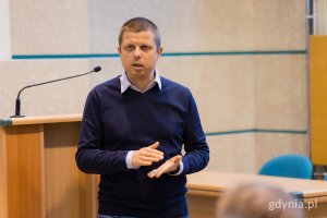 Maciej Chmielarz, członek Rady ds. Mężczyzn w Gdyni, podczas pierwszego posiedzenia rady