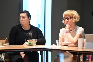 Od lewej siedzą członkinie GRK: Inessa Lerner i Magdalena Rosman 