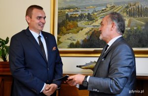 Prezydent Wojciech Szczurek wręczył nominację nowemu dyrektorowi GCS / fot. Kamil Złoch