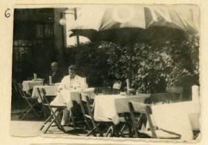 Zdjęcie archiwalne gdyńskich ogr&oacute;dk&oacute;w gastronomicznych (źr&oacute;dło/Muzeum Miasta Gdyni)