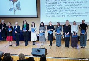 Nagrodzeni i wyróżnieni w towarzystwie wiceprezydentki Oktawii Gorzeńskiej