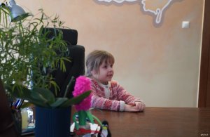 Dziewczynka z biurkiem prezydent