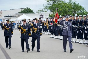 Od prawej: gen. dyw. pil. Ireneusz Nowak &ndash; dow&oacute;dca operacyjny rodzaj&oacute;w sił zbrojnych, wiceadm. Krzysztof Jaworski &ndash; nowy zastępca dow&oacute;dcy generalnego rodzaj&oacute;w sił zbrojnych i wiceadm. Piotr Nieć &ndash; nowy dow&oacute;dca Centrum Operacji Morskich &ndash; Dow&oacute;dca Komponentu Morskiego podczas uroczystości przekazania obowiązk&oacute;w dow&oacute;dcy COM - DKM