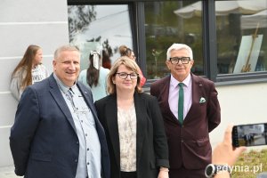 na zdjęciu grupa ludzi starszych