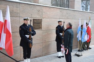 Prezydent Gdyni Wojciech Szczurek odsłonił tablicę poświęconą pamięci Stefana Wendorffa, fot. Michał Kowalski