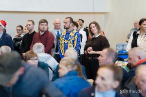 Radni Norbert Anisowicz, Dominik Aziewicz i Marcus da Silva podczas tradycyjnej gdyńskiej wigilii