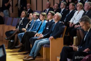 Uczestnicy i prelegenci 24. Forum Gospodarki Morskiej. Na zdj. m.in. Piotr Gorzeński, prezes ZMPG i Katarzyna Gruszecka-Spychała, wiceprezes ZMPG