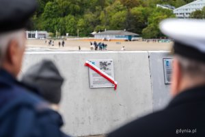 Uroczyste odsłonięcie tablicy Bohdana Sienkiewicza w alei Żeglarstwa Polskiego z okazji 60-lecia Pomorskiego Związku Żeglarskiego (fot. Kamil Złoch)