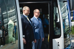 Inauguracja nowych elektrobusów marki Mercedes-Benz przy Muzeum Emigracji w Gdyni - Lech Żurek i Artur Konarski, fot. Kamil Złoch
