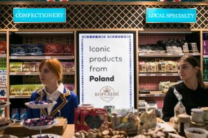 Nowe sklepy i restauracje na lotnisku w Gdańsku // fot. Karol Stańczak