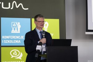 Wiceprezydent Rafał Geremek podczas otwarcia konferencji 