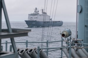Okręt desantowy HNLMS „Rotterdam”podczas manewrów „Passex” // fot. bsmt Michał Pietrzak