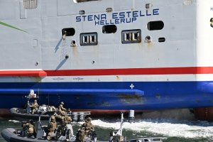 Ćwiczenia wojska w basenie Portu Gdynia (fot. Łukasz Kamasz)